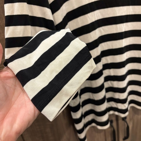 Chico's Travelers Size 3 (XL) Black and White Stripe Top V Neck - Picture 7 of 10